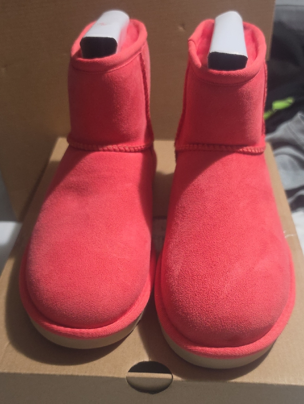UGG Women 7 Small Spot On Front